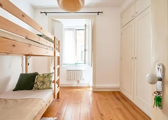 Stunning Near Chiado * ליסבון